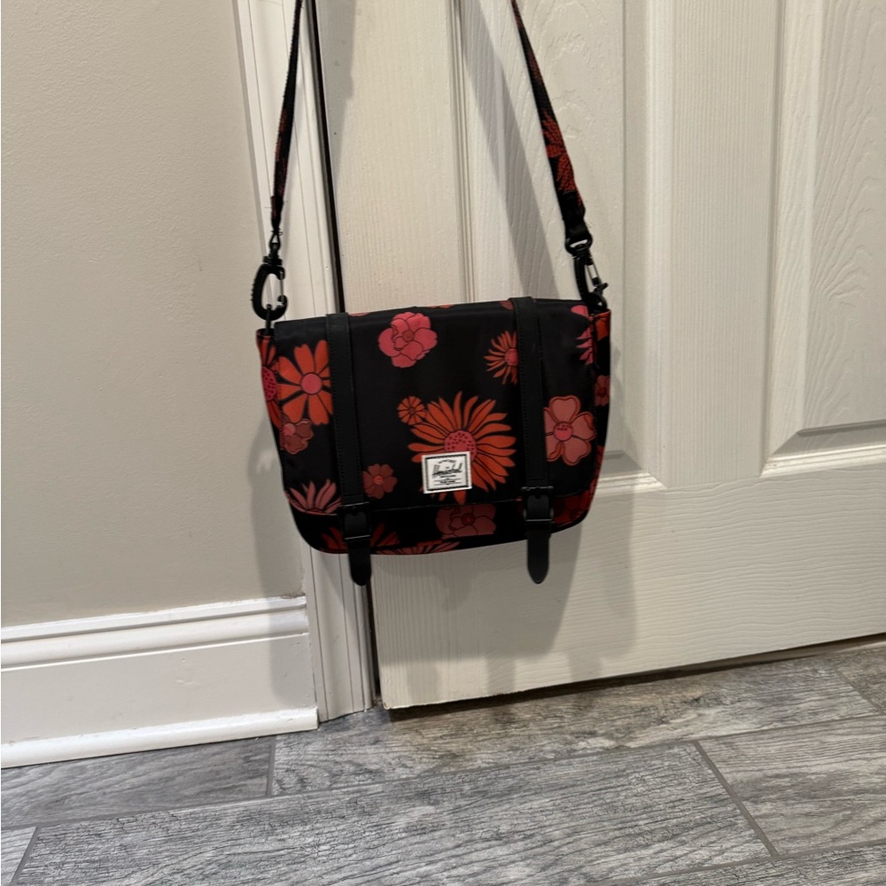 Hershcel Cross Body Bag